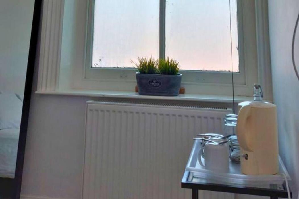 Stylish Double Room In City Centre - Shared Bathroom - Parking Preston  Exterior photo